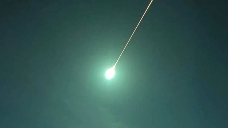 Video: el momento en que la extraña luz ingresó al cielo de Córdoba