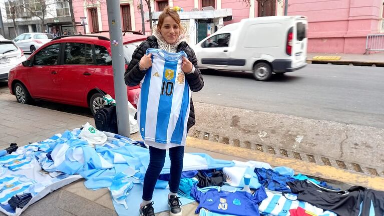 Vendedores ambulantes y la Copa América: la realidad de los que trabajan en la calle