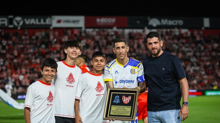 Ovación para Di María en Alta Córdoba: el Monumental se rindió ante Fideo