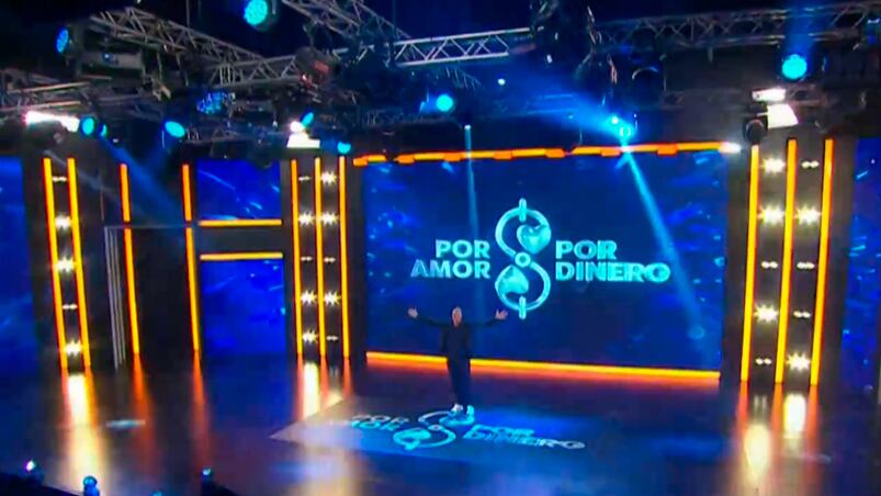 Debut "Por amor o por dinero"