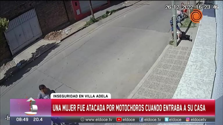 Dos motochoros golpearon a una mujer a plena luz del día