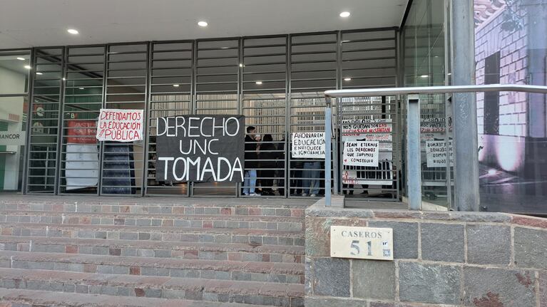 Estudiantes de Derecho de la UNC aseguran que este viernes termina la toma
