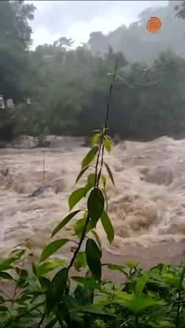 Impresionante crecida del río Iguazú