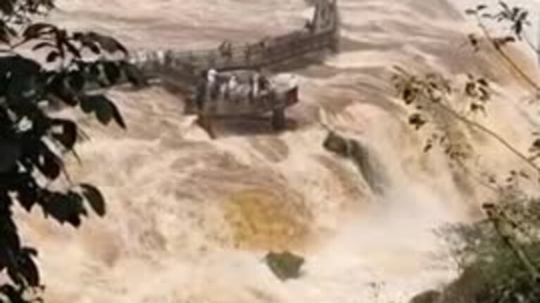 Impactante crecida del río Iguazú: así está la Garganta del Diablo