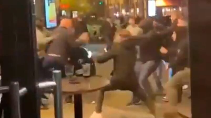 Enfrentamiento entre hinchas del Aston Villa y el PSG en Francia
