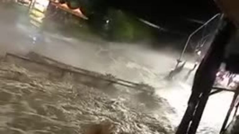 El desborde del arroyo en Villa General Belgrano