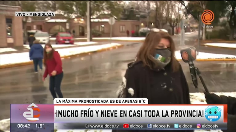 Emoción por la nieve en Córdoba: vecinos salieron a jugar a la calle