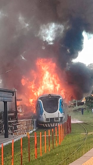 El Tren de las Sierras quedó envuelto en llamas