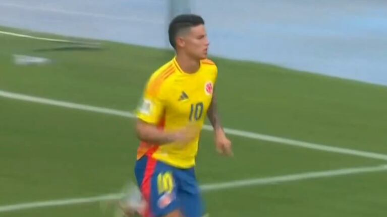 El VAR dio penal y James Rodríguez puso el 1 a 0 para Colombia ante Argentina