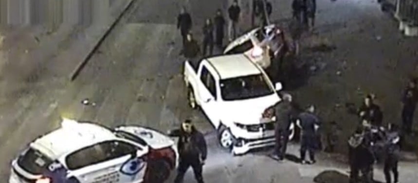 Los segundos previos al choque entre el Audi y la Amarok en barrio Villa Belgrano