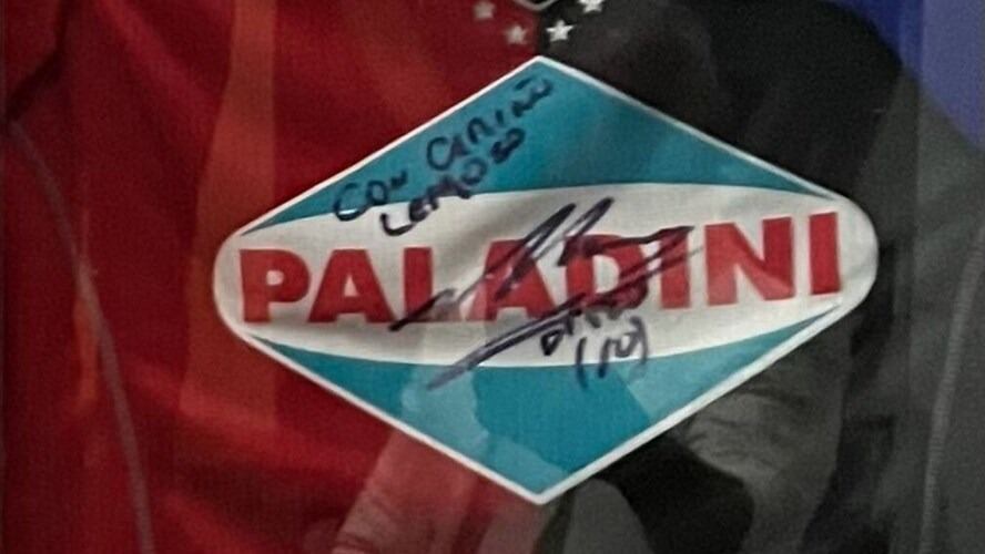 Así encontraron la camisera firmada por Maradona que robaron en Córdoba. 