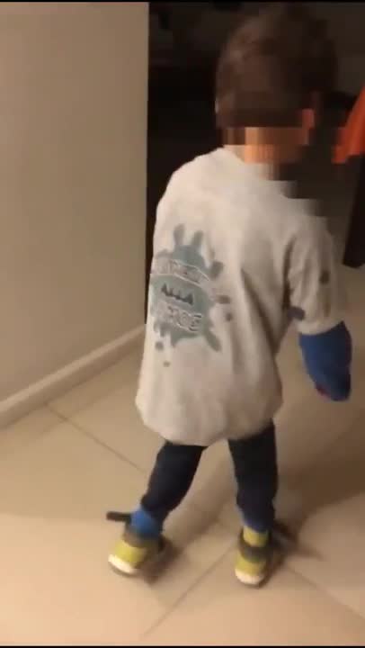 Mateo, el nene con parálisis cerebral que logra caminar y saltar