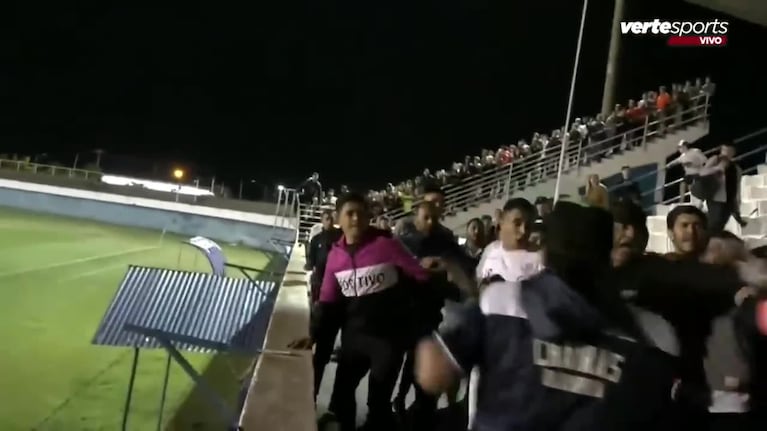 Barras amenazaron a jugadores y sus familiares en el ascenso argentino