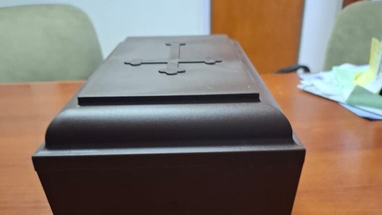 Le entraron a robar a la casa y se llevaron las cenizas de su papá: el desesperado pedido