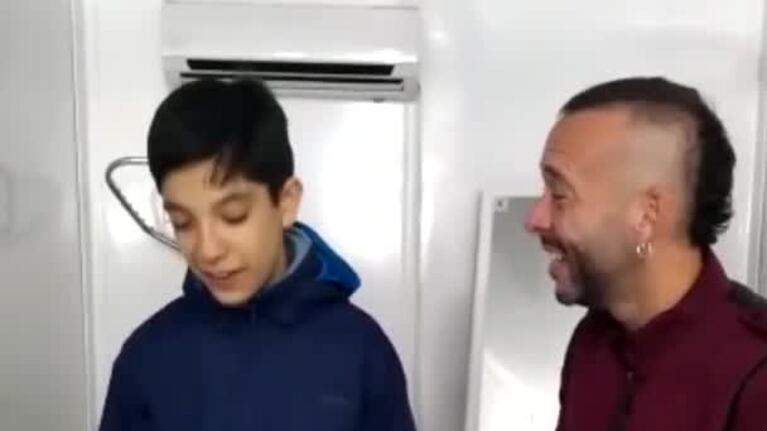 Diego Granade cantó con un fan con TEA