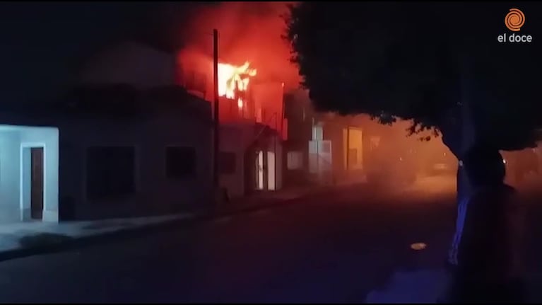 Impresionante incendio en barrio Alto Alberdi