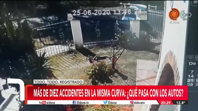 La curva de Lafinur: así despistan y caen al barranco los autos