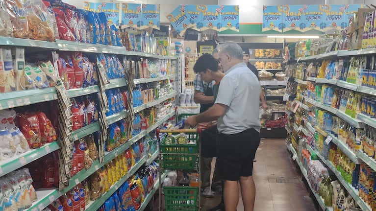 Productos de primera marca cuestan hasta el doble que otras opciones en Córdoba