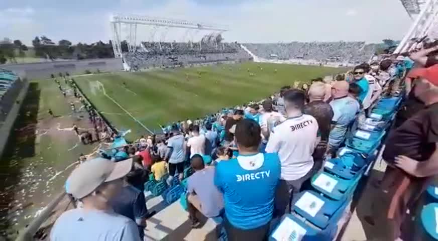 Así se vivió el gol de Vegetti desde la hinchada