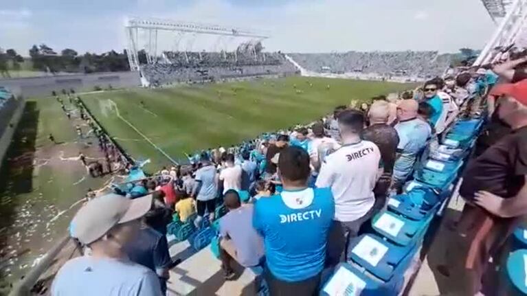 Así se vivió el gol de Vegetti desde la hinchada