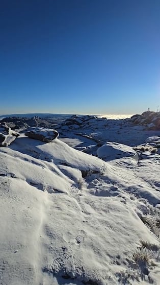 ¡El Cerro Champaquí amaneció nevado!