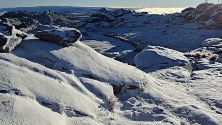 ¡El Cerro Champaquí amaneció nevado!