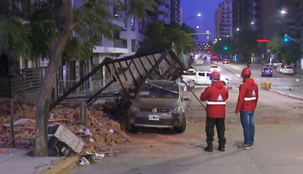 Empezaron las tareas para demoler parte del edificio de la tragedia en Bv. San Juan