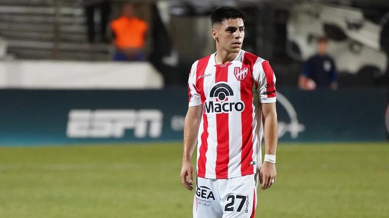 El gol de Alex Luna para el 2 a 0 de Instituto ante Gimnasia de La Plata en el Monumental