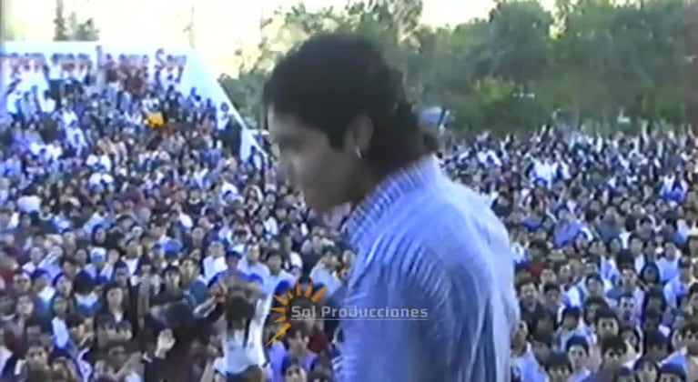 Archivo 1998: Walter Olmos teloneando a La Mona