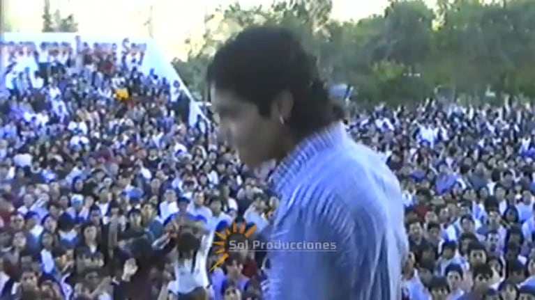 Archivo 1998: Walter Olmos teloneando a La Mona
