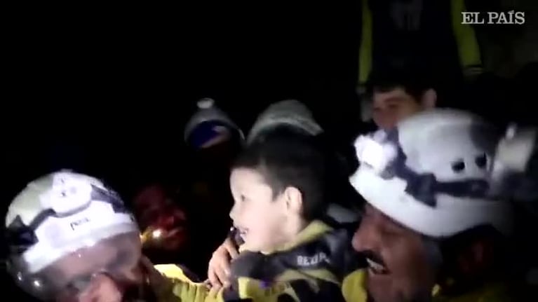 Rescataron a un nene de los terremotos en Siria y se largó a reír