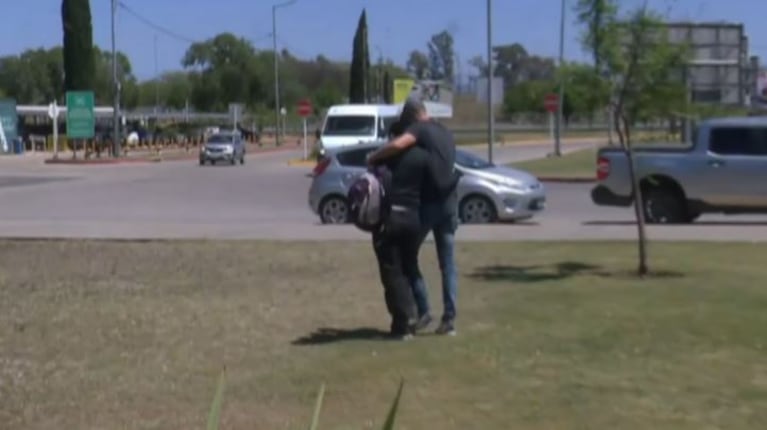 Así fue la dolorosa llegada de la hermana de Luna a Córdoba tras el doble femicidio