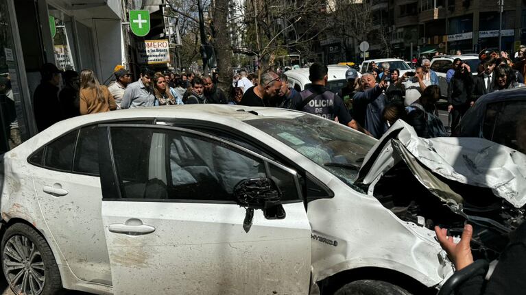 Dramáticos testimonios tras el choque en pleno centro: “Nos salvamos por metros”
