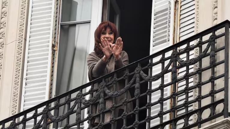 Cristina Kirchner le habló a los militantes en Plaza de Mayo desde la prisión domiciliaria