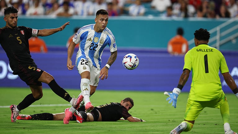 El gol de Lautaro Martínez para el 2 a 0 de Argentina ante Perú