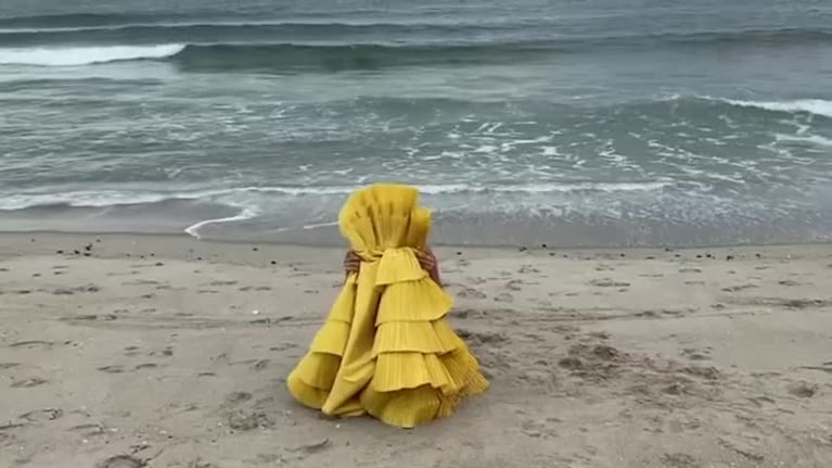 El llamativo video de Calu Rivero en la playa