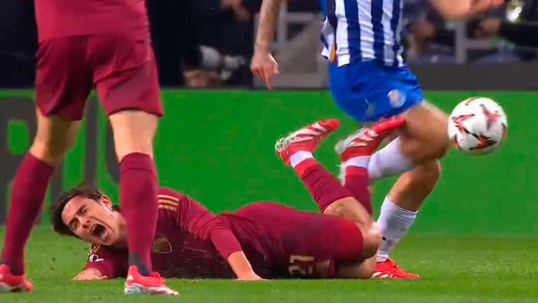 Dybala recibió un patadón que lo sacó de la cancha