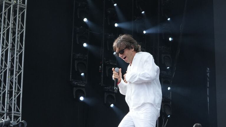 Joaquín Levinton entró al escenario del Cosquín Rock en una camilla