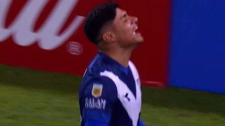 El gol del ex-Belgrano Aquino y el 2 a 0 de Vélez ante Talleres