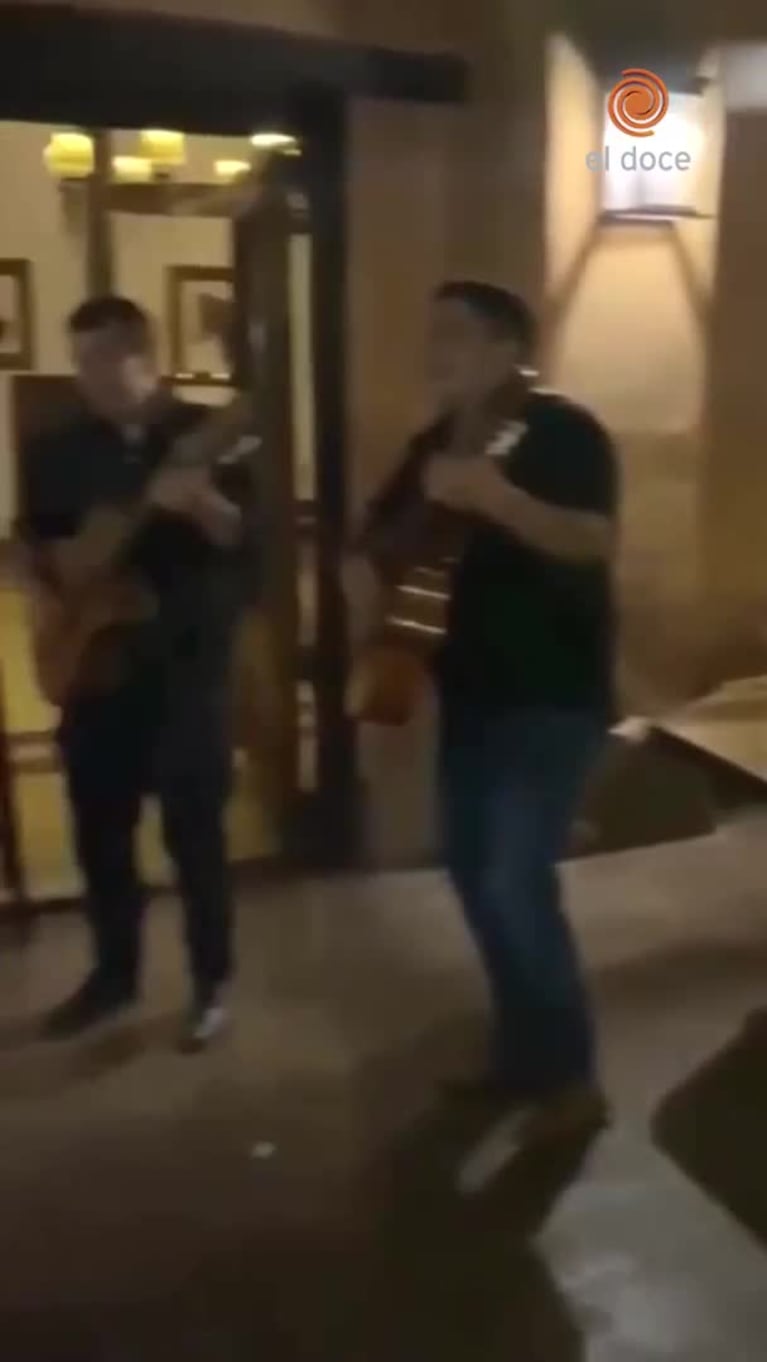 Tevez cantó y bailó folklore en Traslasierra