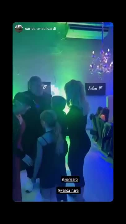 Wanda con sus hijas y el abuelo de sus hijas 