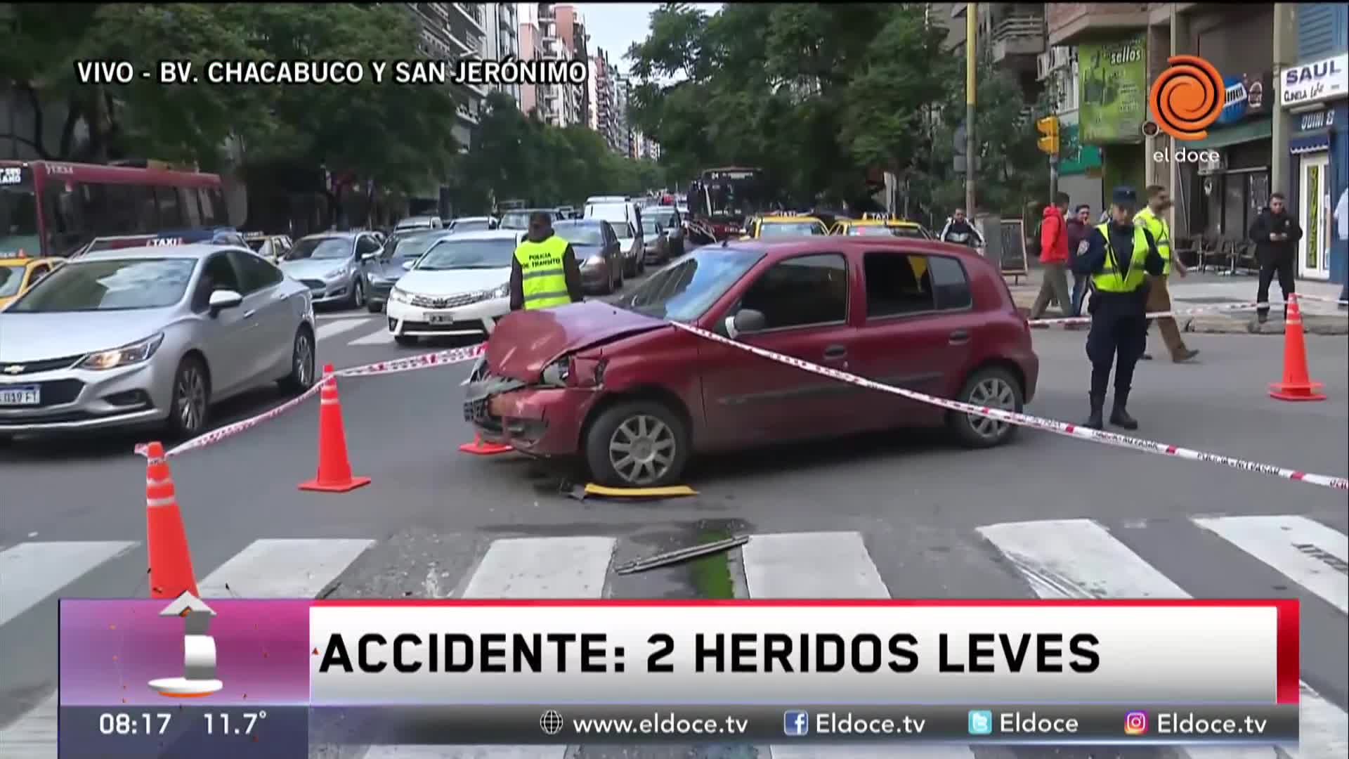 El choque entre un taxi y un particular dejó varios heridos