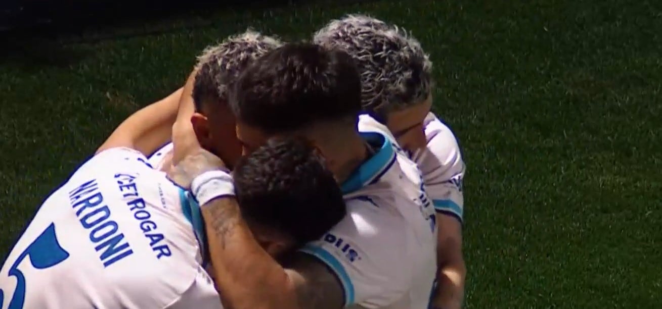 Gol de Racing con un misilazo de Vergara