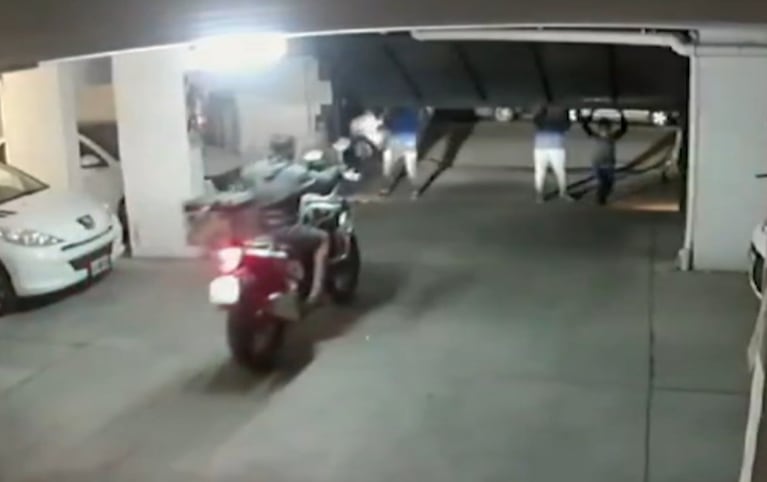 Robaron una moto de una cochera de barrio General Paz y a las horas la publicaron en las redes
