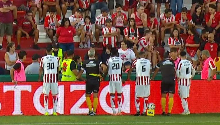 Un hincha de Instituto se descompensó y el partido ante Atlético Tucumán arrancó más tarde en Alta Córdoba