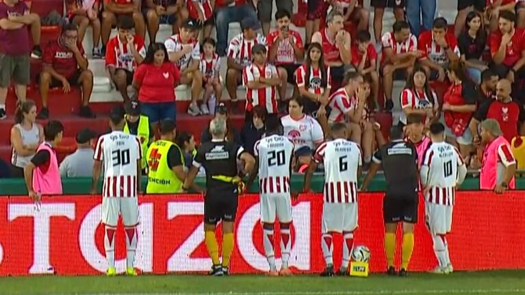 Un hincha de Instituto se descompensó y el partido ante Atlético Tucumán arrancó más tarde en Alta Córdoba