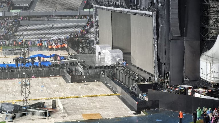 Así llovía en el Kempes cuando suspendieron el show de Shakira