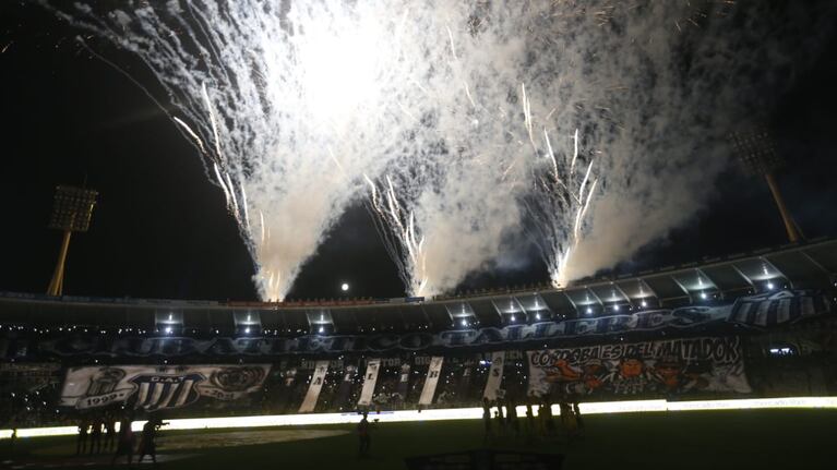 El tremendo recibimiento de Talleres-Boca en un Kempes repleto con dos hinchadas