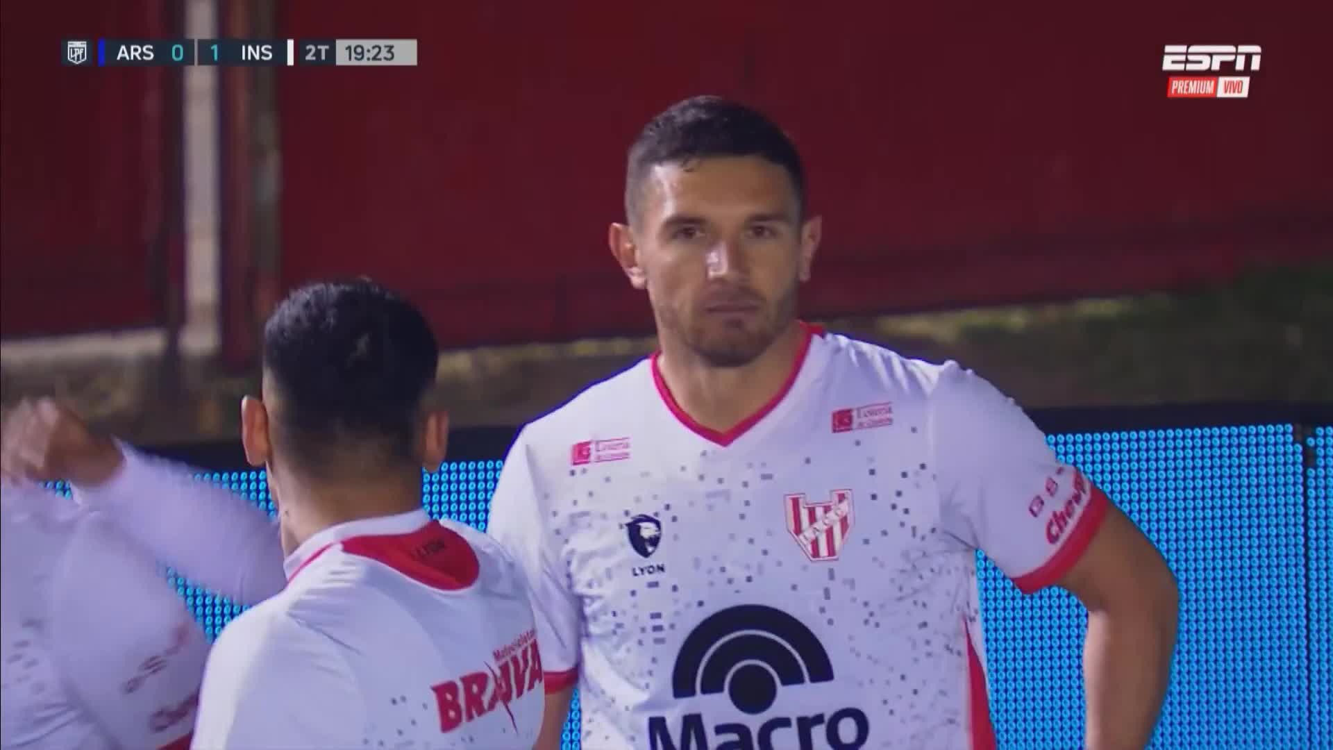 Maravilla Martínez y un golazo para Instituto ante Arsenal