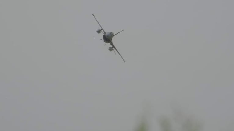 Impresionante vuelo rasante del F-16 en su llegada al sur de Córdoba